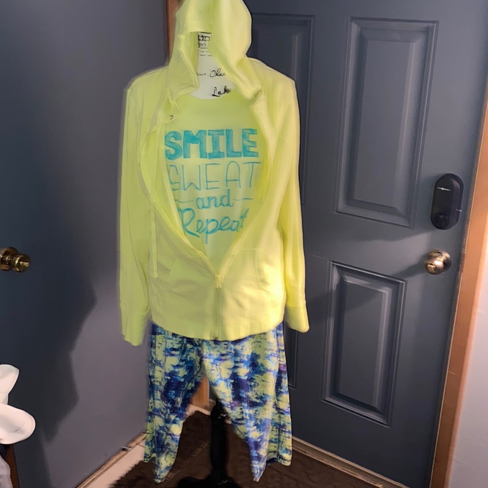 Tek gear three-piece set leggings hoodie and T-shirt Large / extra large